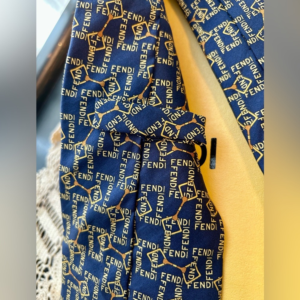 Fendi Elegant Navy and Gold Patterned Tie with box - Picture 3 of 8